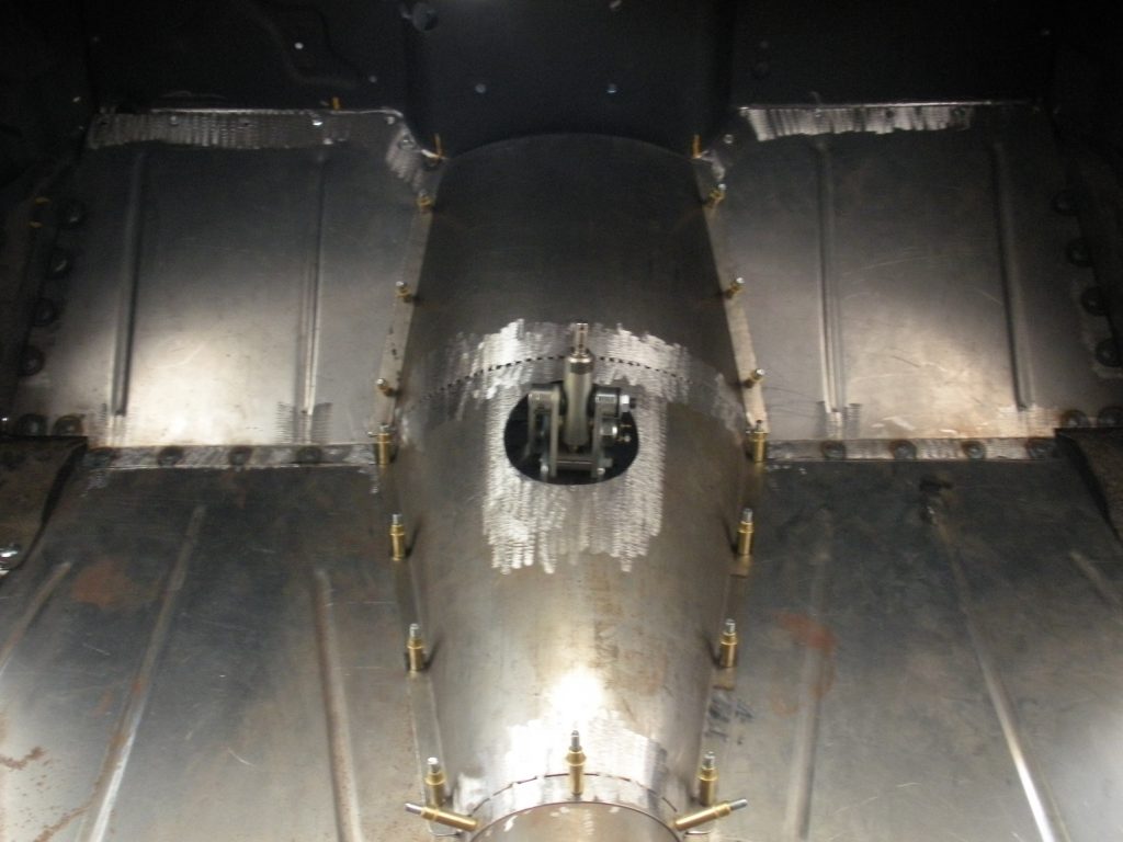 A close up of the metal structure on top of an airplane.