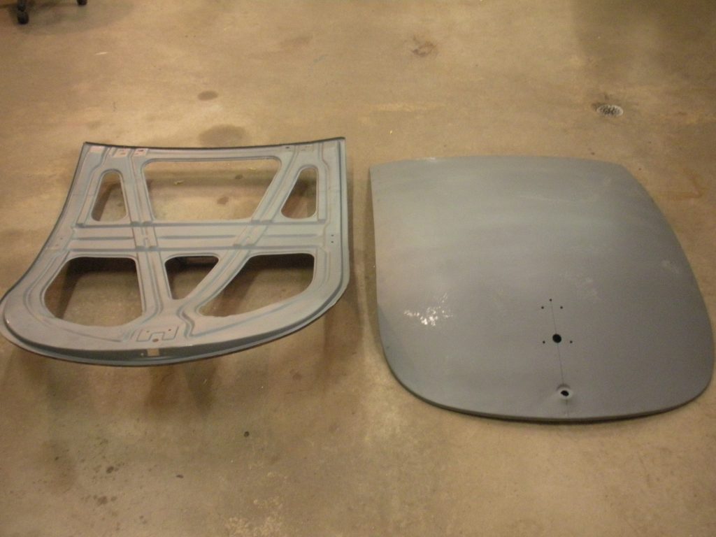 A metal object sitting on top of the floor.