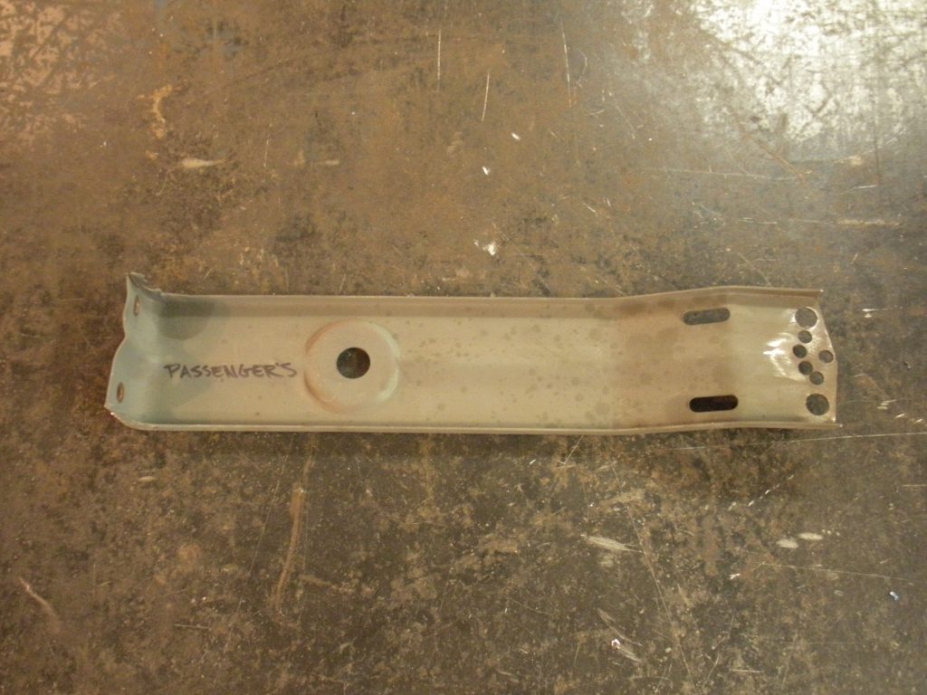 A metal piece of equipment sitting on top of the floor.