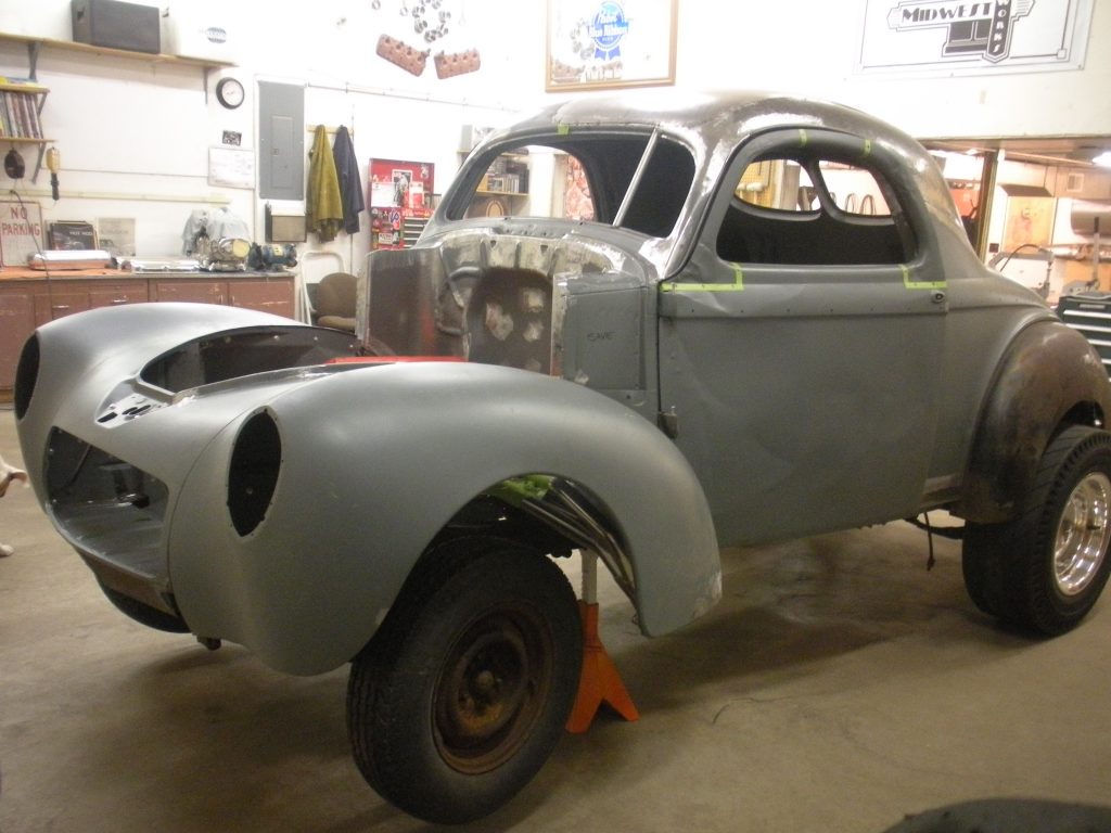 A car that is sitting in the garage.