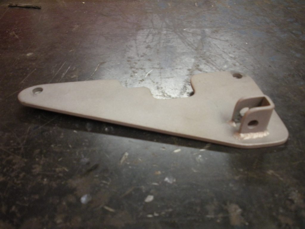A metal piece of equipment sitting on top of a floor.